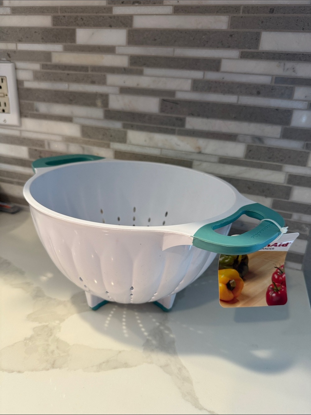 Kitchenaid 5 quart colander non slip new aqua white color plastic